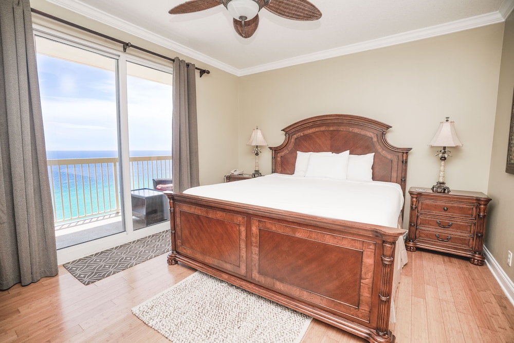 Condo, 3 Bedrooms, Ocean View (1801E)
