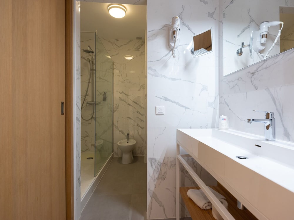 Room M - Balcon Vue Mer -18m² - Lit Double / Lits Jumeaux - Photo 13