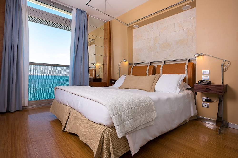 Superior Triple Room, Partial Sea View - Photo 3