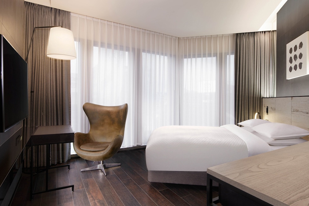 Premier Room, 1 Queen Bed, City View photo 1