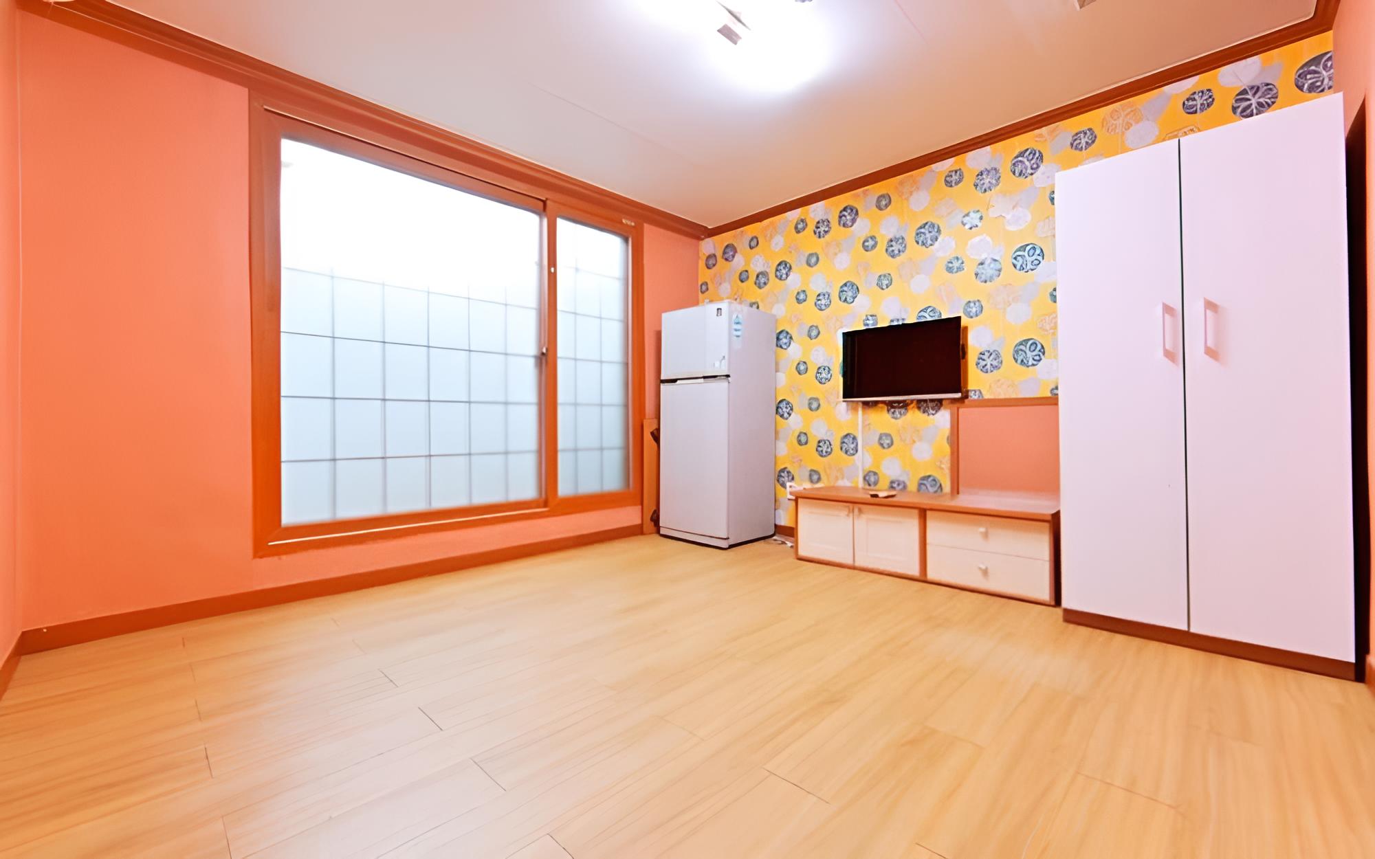 Room (4-6 people Room (Semi-basement) -Room) photo 1