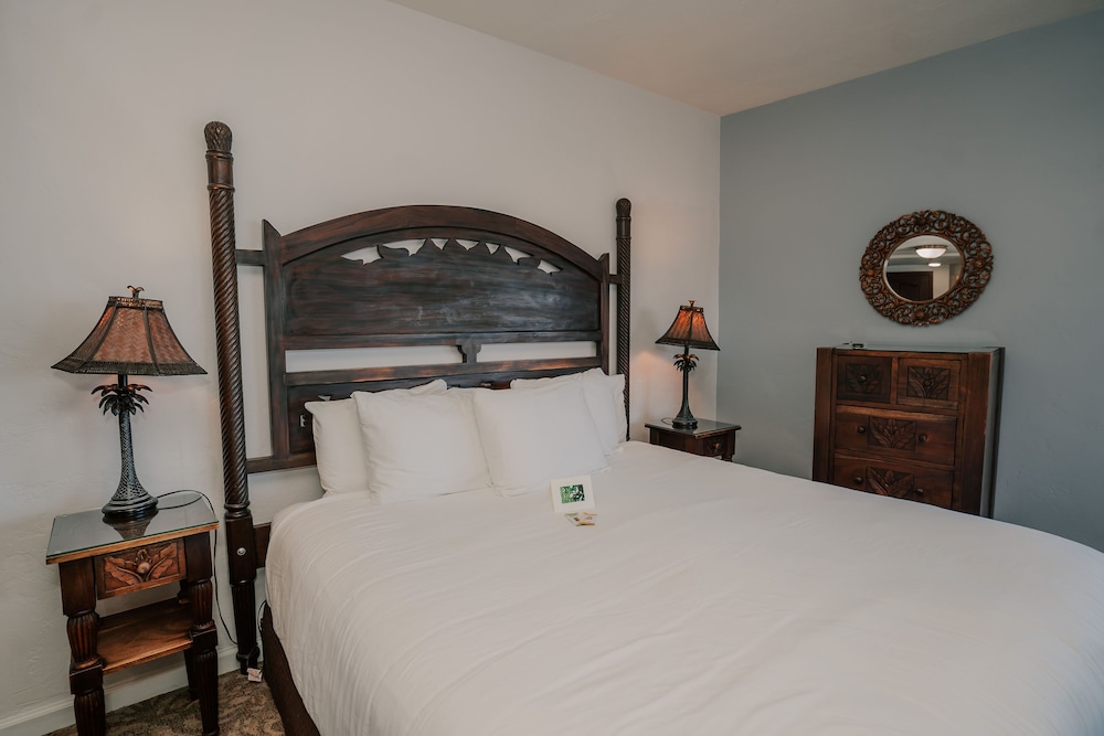 Deluxe Room, 1 King Bed, Ocean View