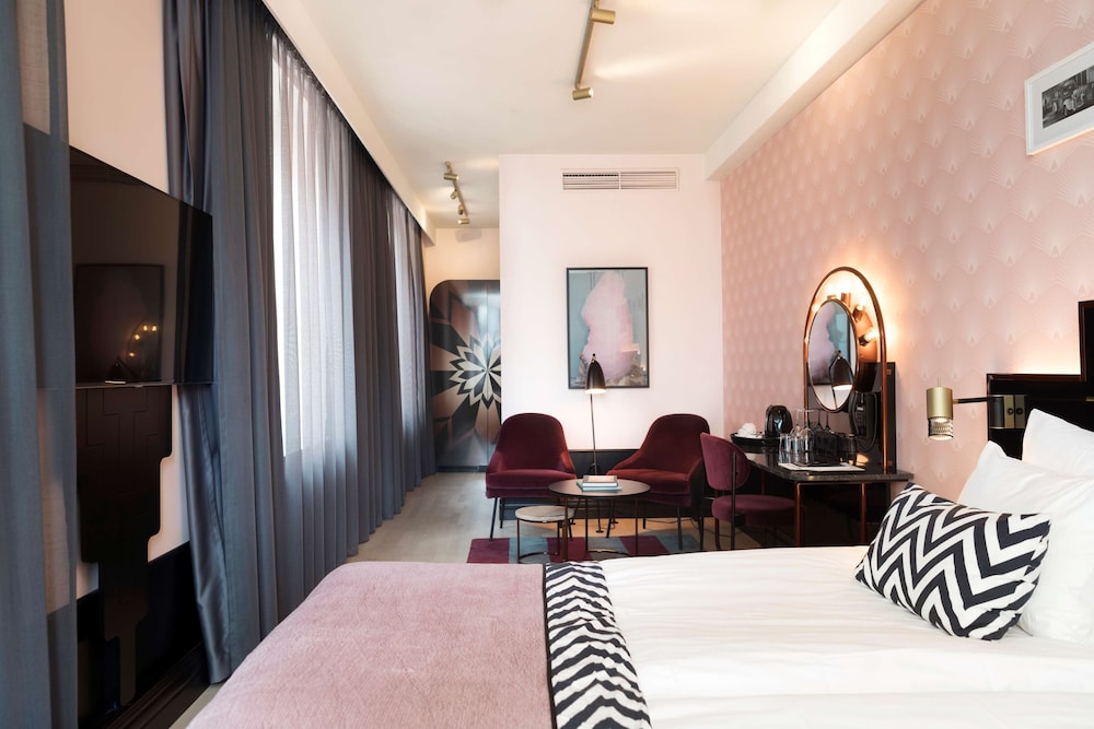Room, 1 King Bed with Sofa bed (Grande)