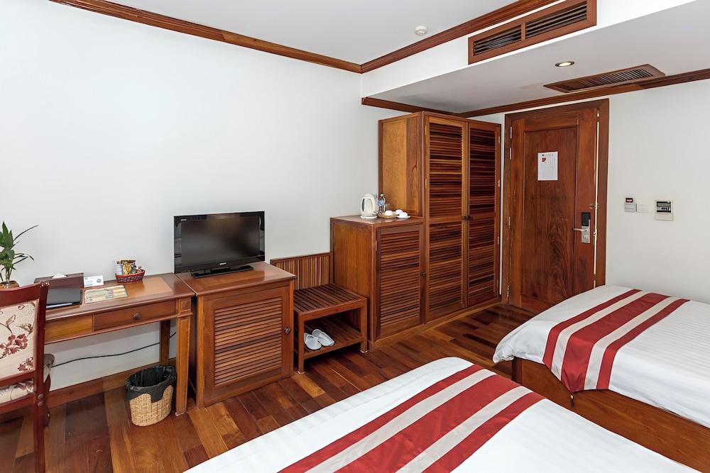 Deluxe Twin Room with Balcony - Photo 6