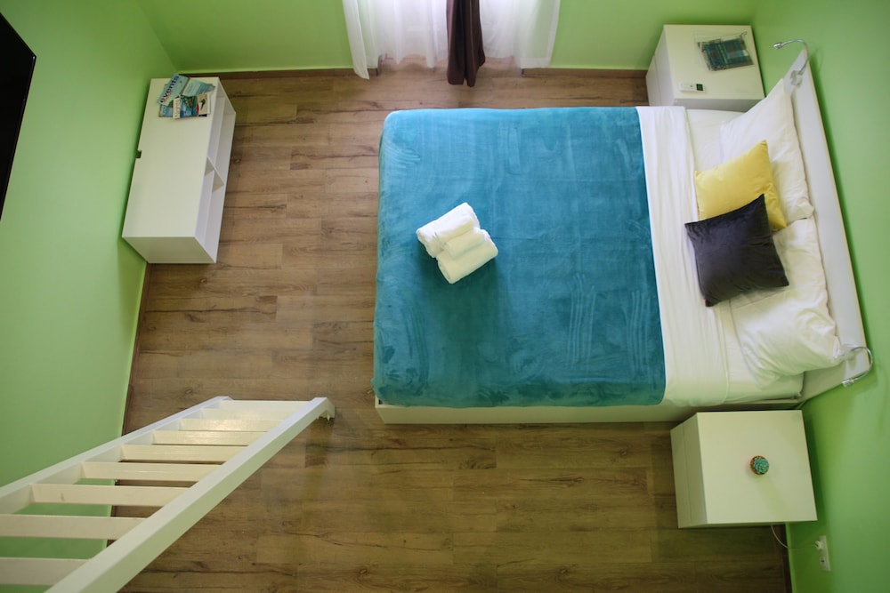 Family Loft, 2 Queen Beds, Non Smoking, with balcony Lake View photo 2