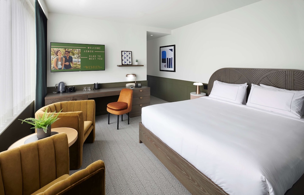 Room, 1 King Bed, Corner (Savour) - Photo 1