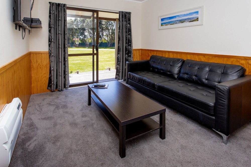 2 Bedroom Motel - 4 Berth photo 2