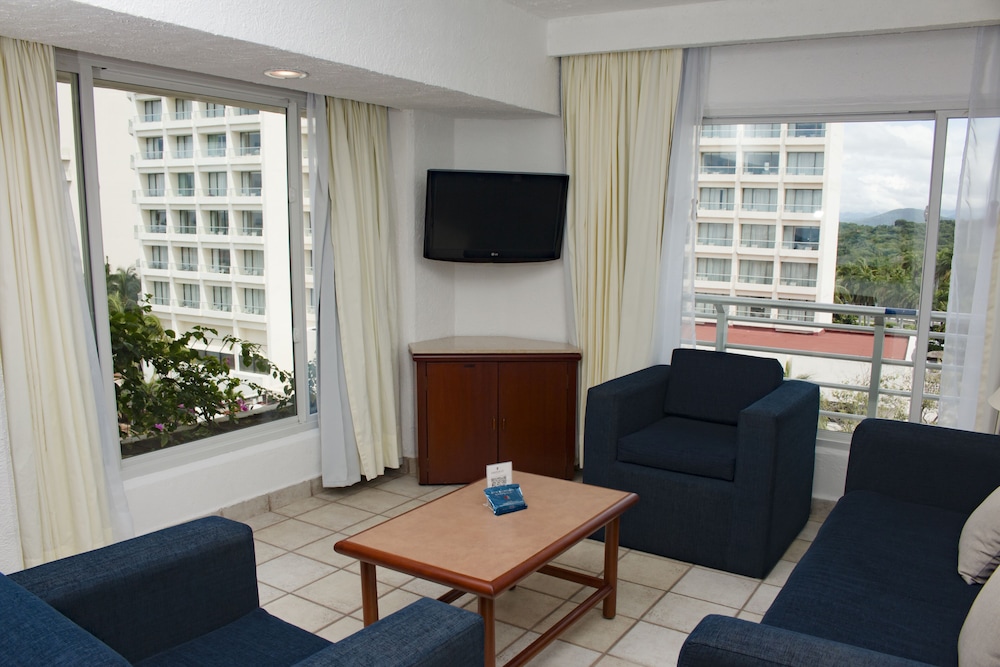 Junior Suite, 1 King Bed, Ocean View - Photo 3