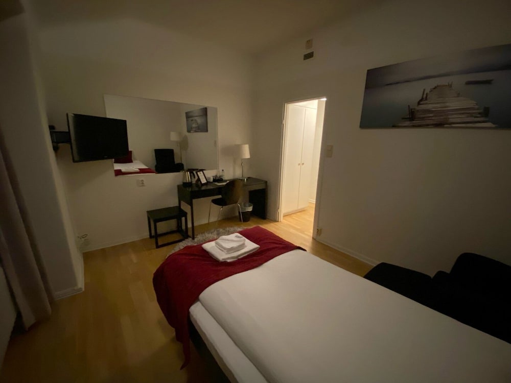 Basic Single Room without shower photo 1