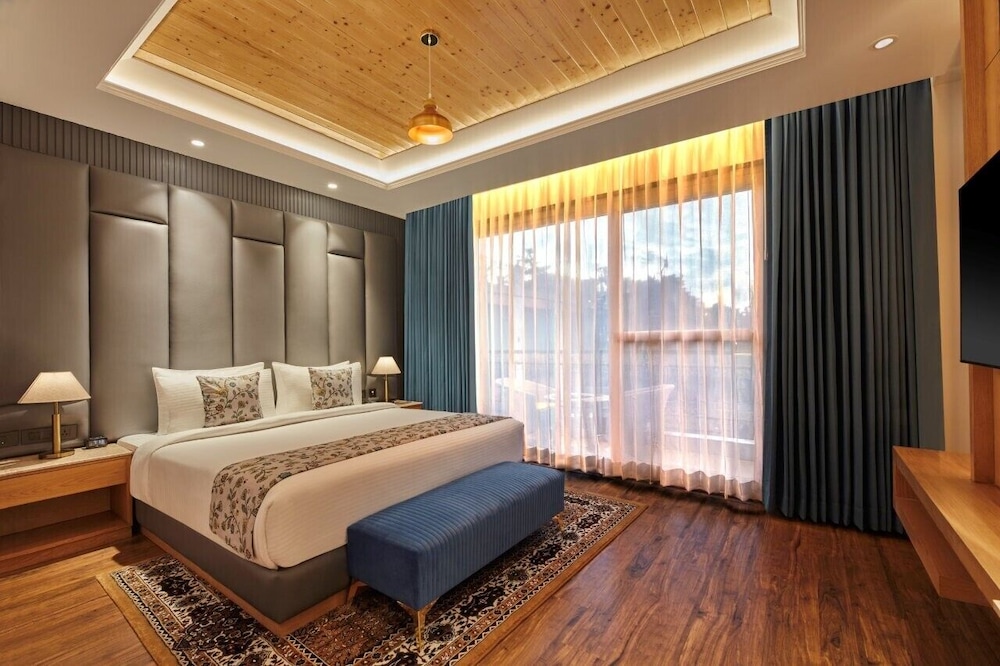 Premium Suite, Balcony, Valley View