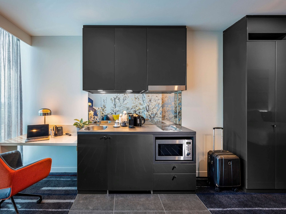 Studio, 1 King Bed, Kitchenette - Photo 4