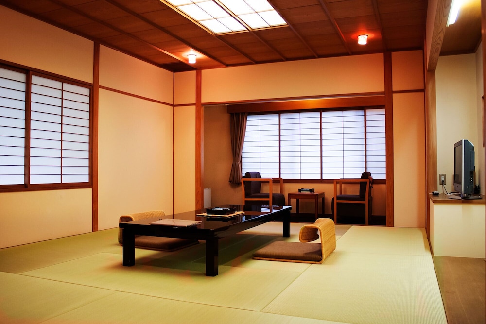 Japanese Style Room for 5 Guests