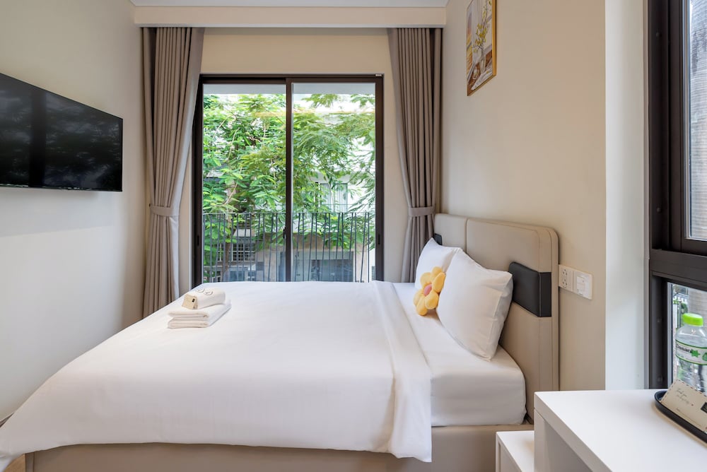 Superior Queen Room - Street view