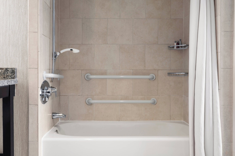 Executive Suite, 1 Bedroom, Tower (Mobility Accessible, Tub) - Photo 7