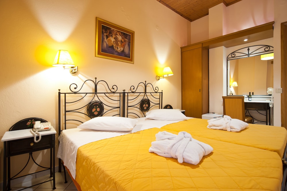 Double or Twin Room (Gorge View) - Photo 11