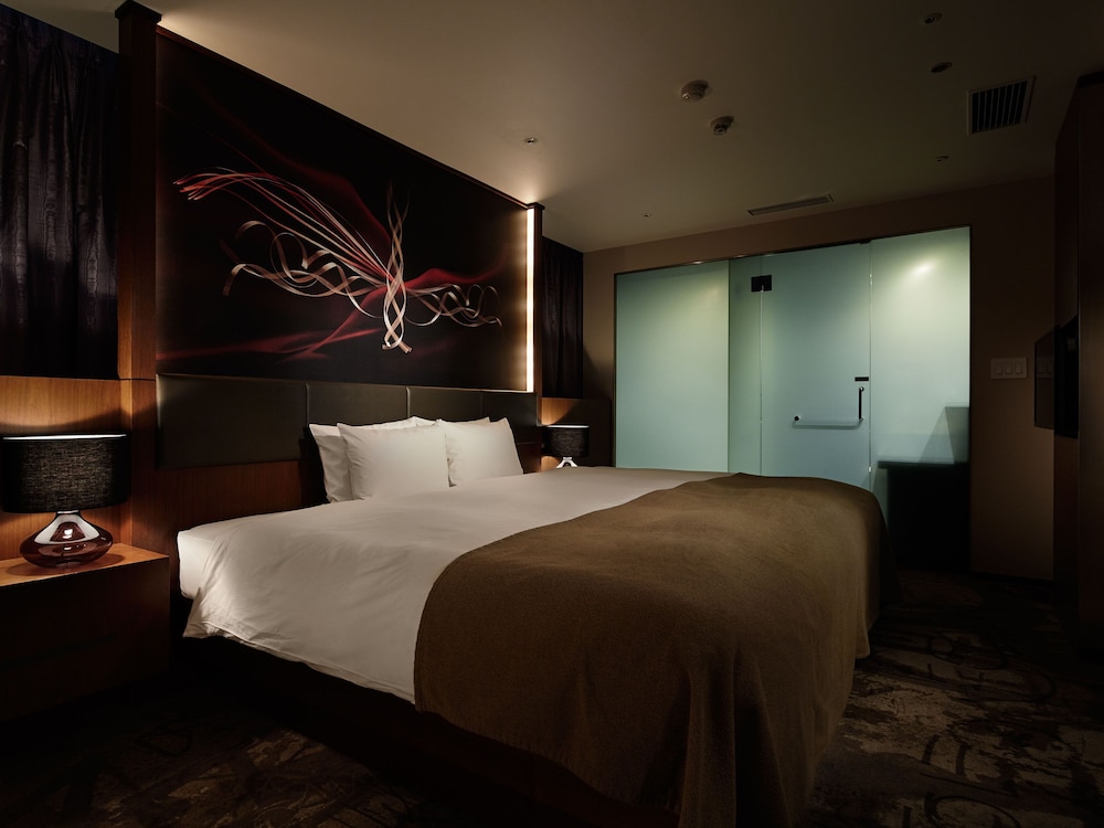 Run of the House Suite, Non Smoking (Room type and Bed type will be determined by hotel) (37-52sqm)