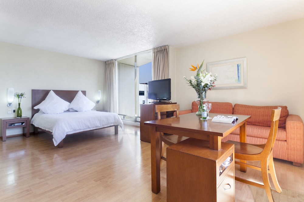 Senior Double Room, 1 Queen Bed photo 3