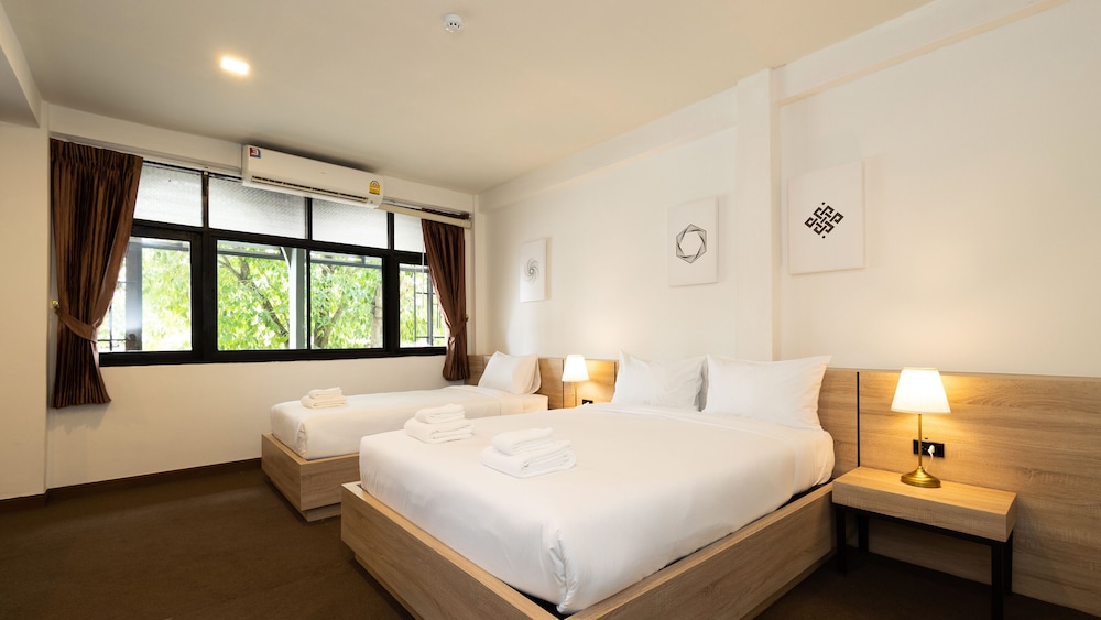 Deluxe Triple Room - Photo 10