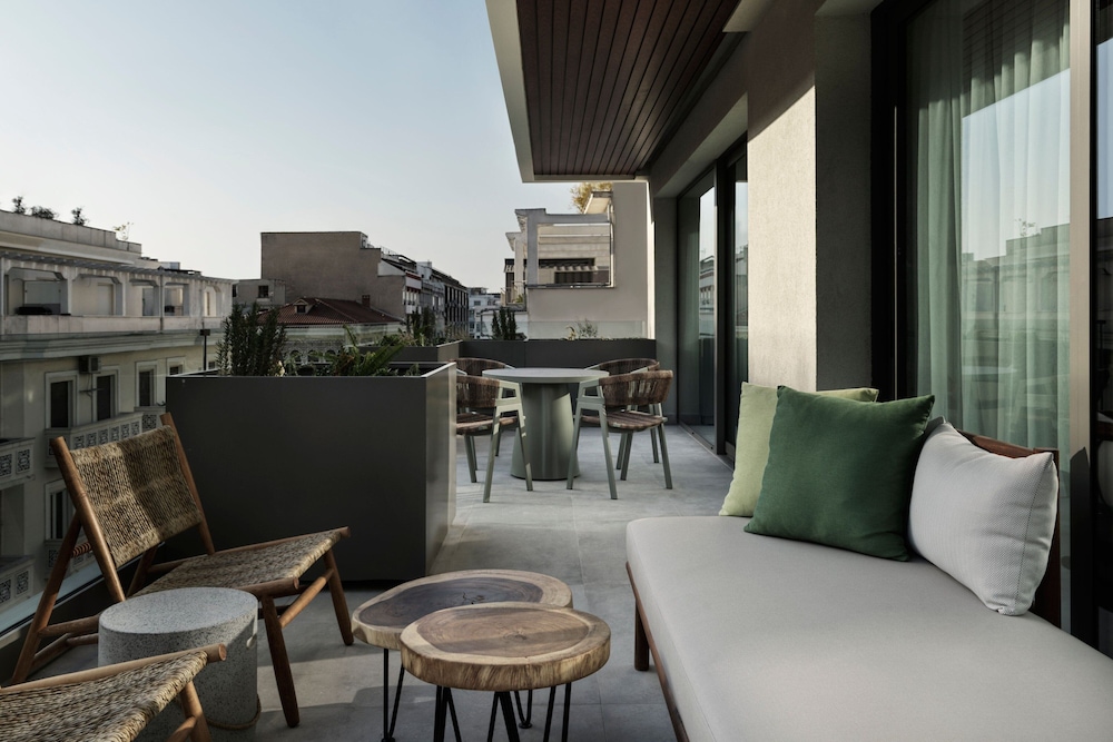 Executive Suite, 1 Bedroom, Balcony - Photo 14