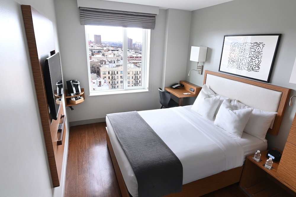 Standard Room, 1 Queen Bed, Accessible