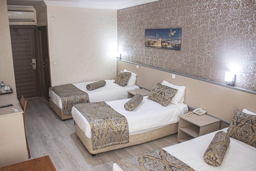 Standard Triple Room photo 2
