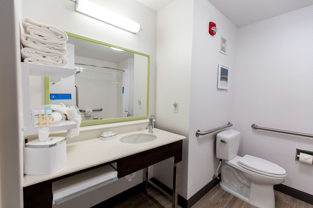 Room, 1 King Bed, Accessible, Non Smoking (Bathtub) - Photo 5