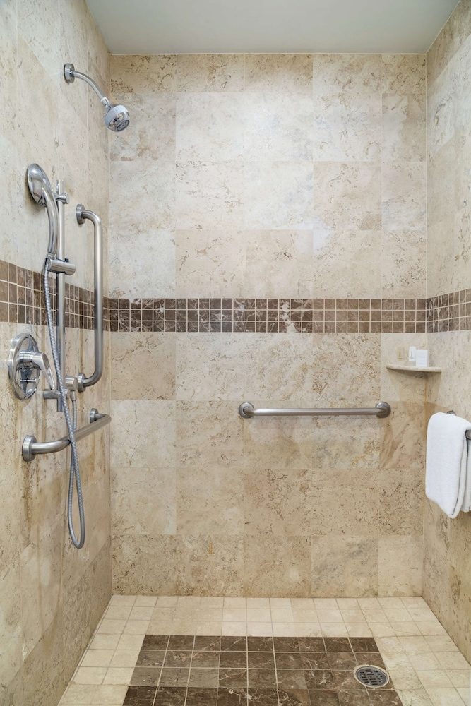 Room, Accessible photo 3