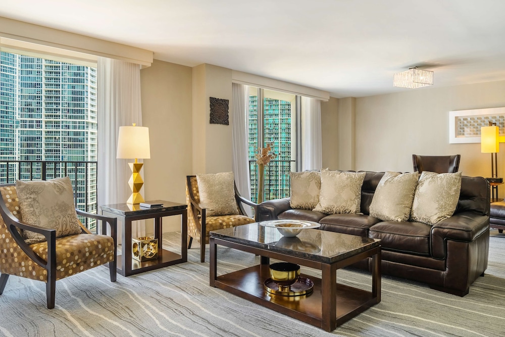 Suite, 1 King Bed (VIP)