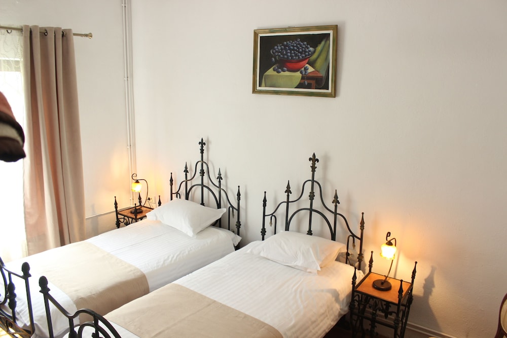 Economy Twin Room photo 1