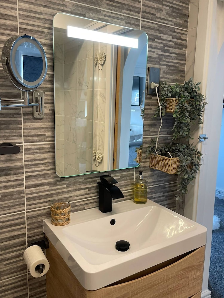 Staysolihull, Large Spacious Corner House,, 사진 9