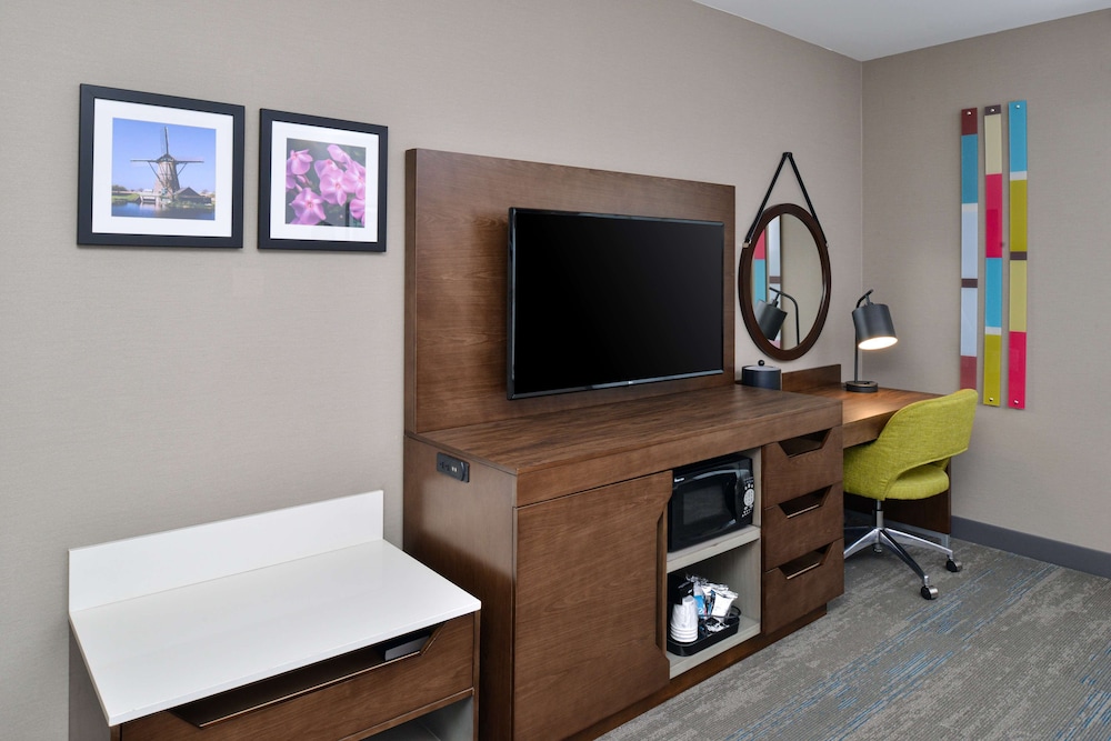 Room, 1 King Bed, Accessible, Non Smoking (Hearing) - Photo 2