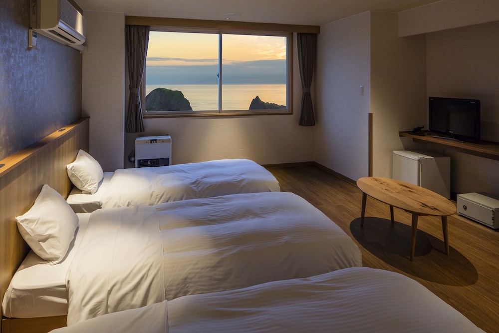 Basic Triple Room, 3 Twin Beds, Non Smoking photo 3