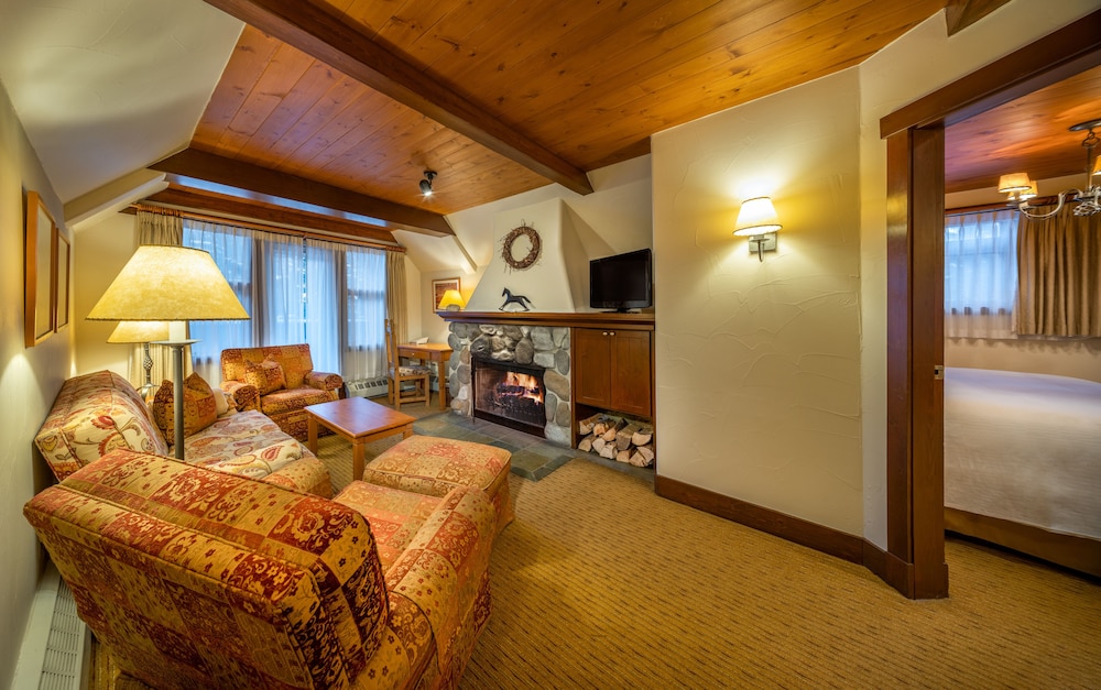 Family Loft Suite 1 King Bedroom 2 Singles photo 1