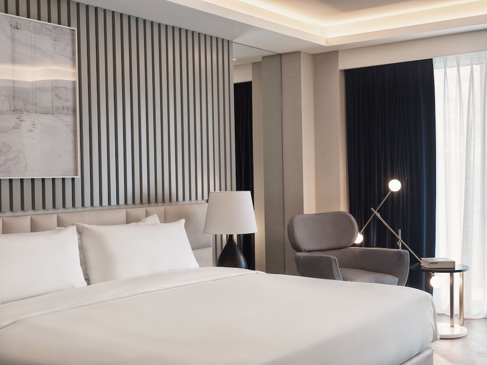 Grand Suite Acropolis with 1 King Bed
