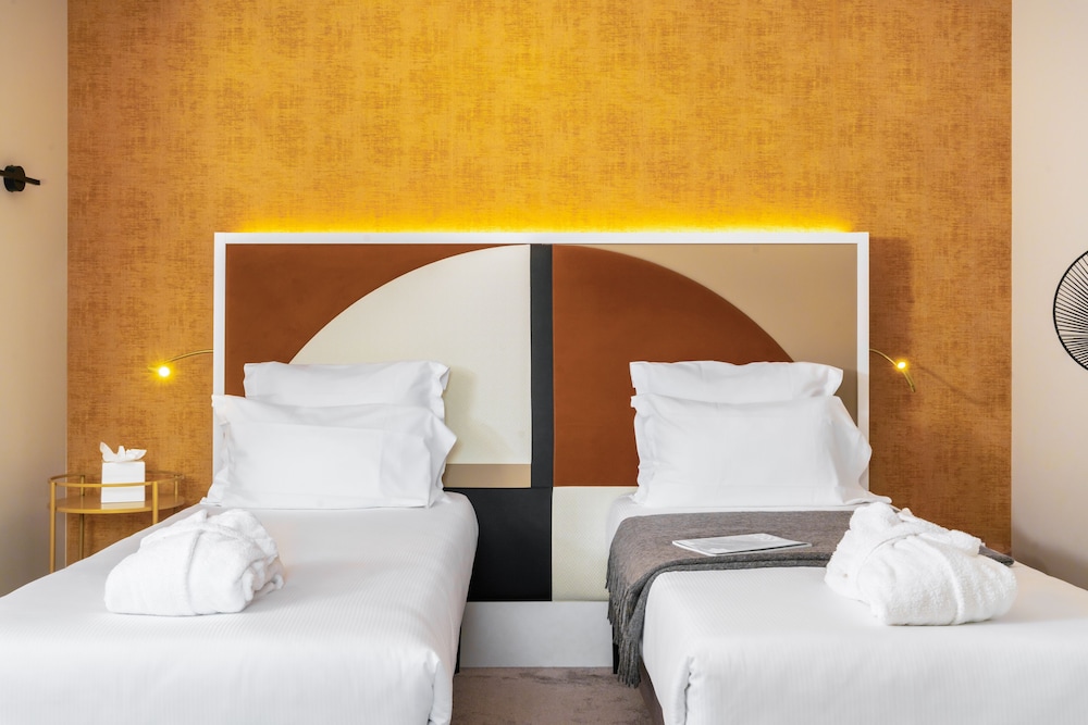 Superior Room, 1 Double Bed with Sofa bed - Photo 4
