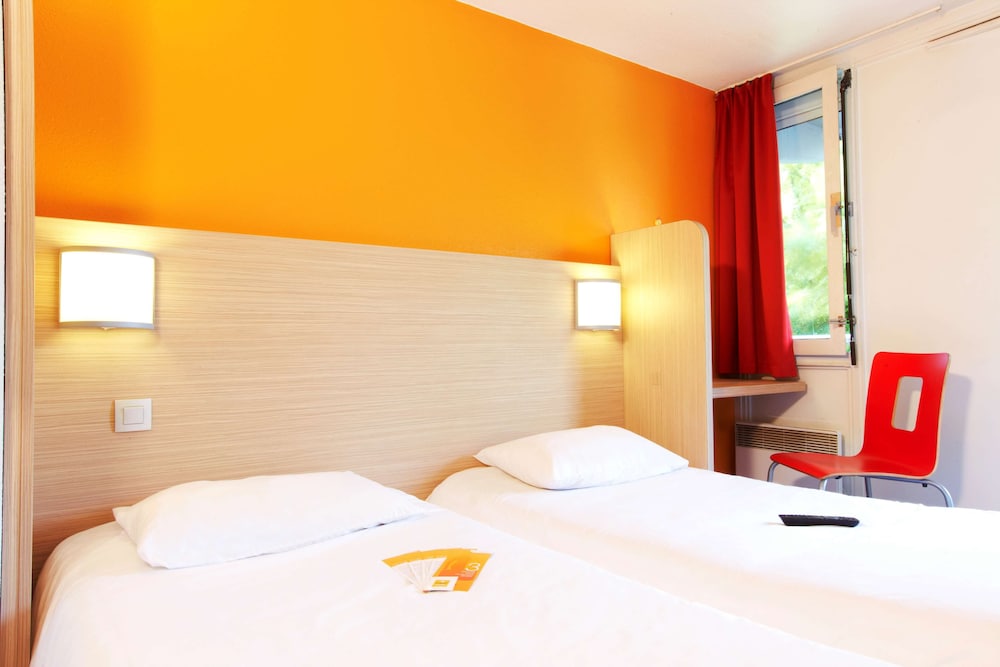 Standard Room, 3 Twin Beds - Photo 3