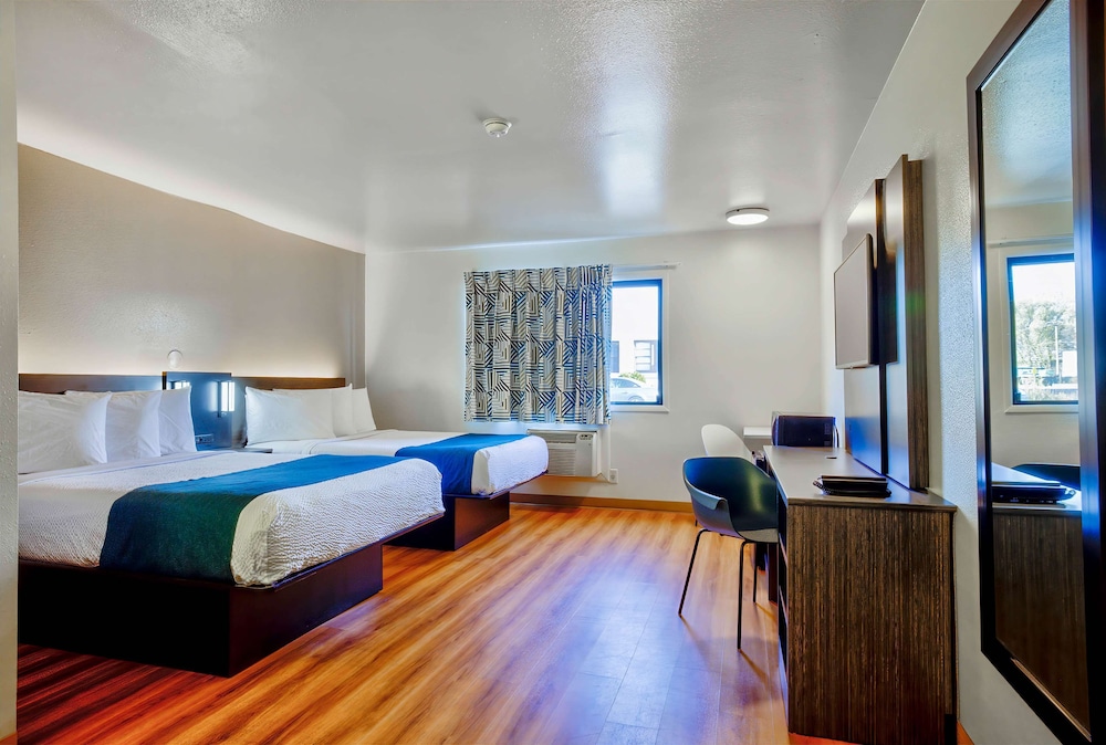 Standard Room, 2 Double Beds, Accessible, Non Smoking photo 3