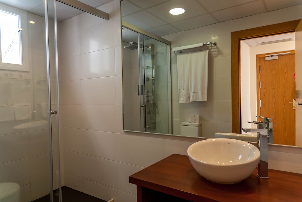 Double or Twin Room - Photo 8