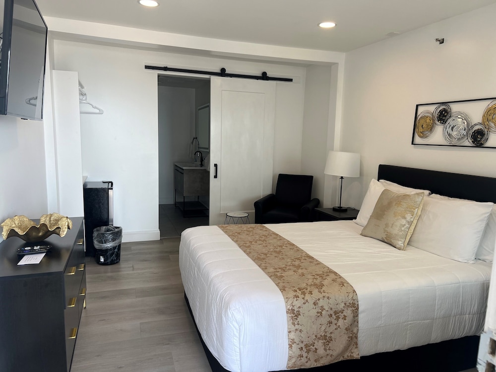 Standard Room, 1 Queen Bed photo 1