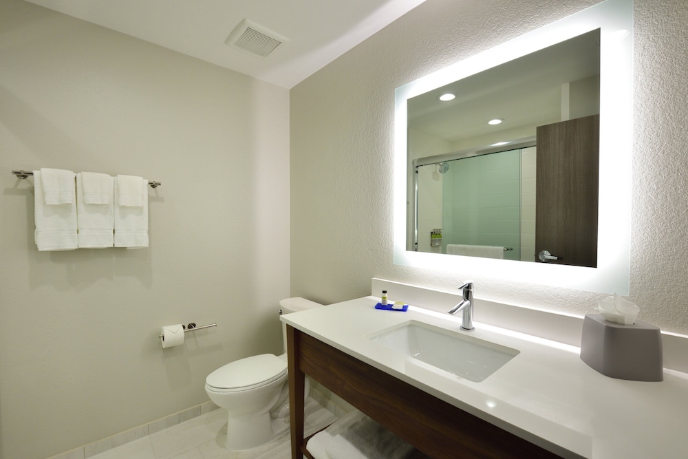 Suite, 1 King Bed, Accessible (Communications) - Photo 2