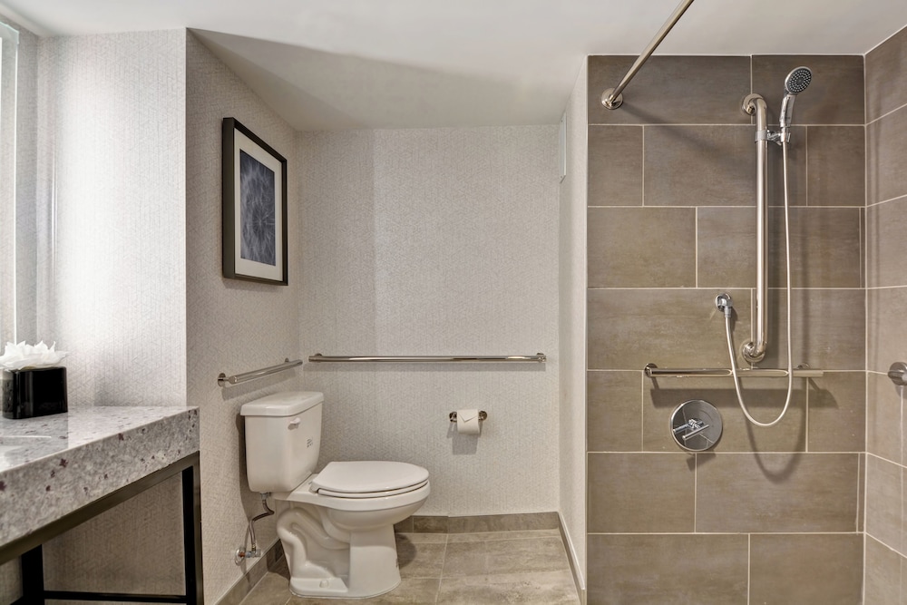 Suite, 2 Queen Beds, Accessible (Roll-In Shower, Mobilty & Hearing) - Photo 4