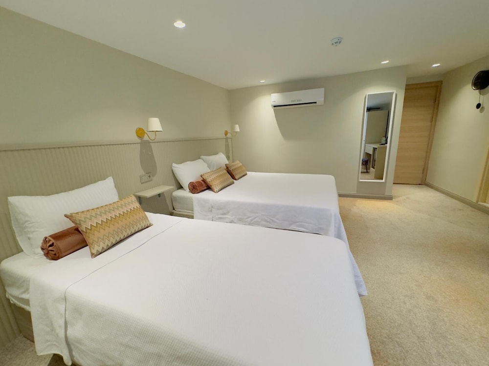 Deluxe Triple Room photo 2