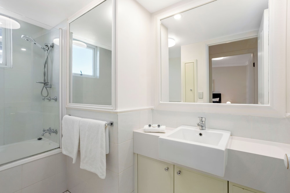 1 Bedroom Apartment - Photo 2