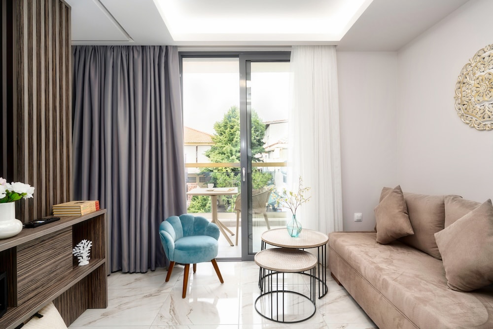 Deluxe Junior Suite - Photo 16