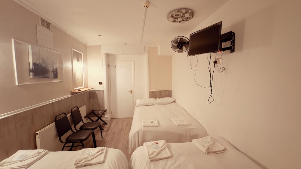 Family Room, 1 Bedroom photo 3
