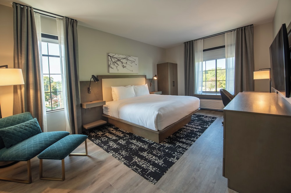 Suite, 1 King Bed, Non Smoking photo 2
