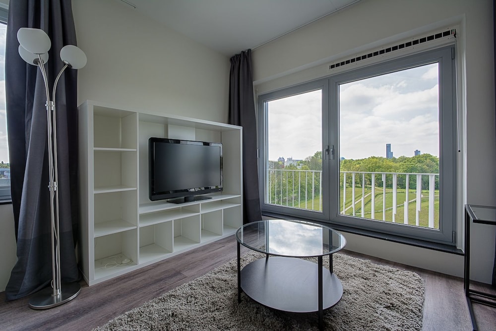 Deluxe Studio Suite photo 3