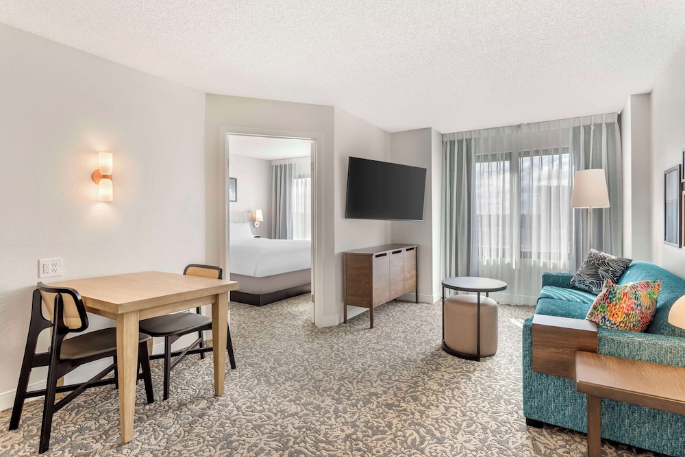 Suite, 1 Queen Bed with Sofa bed, Accessible (Hearing One Bedroom)