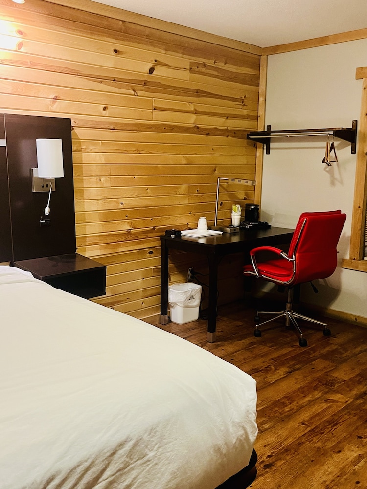 Room, 1 King Bed with Sofa bed, Non Smoking (Rustic) - Photo 1