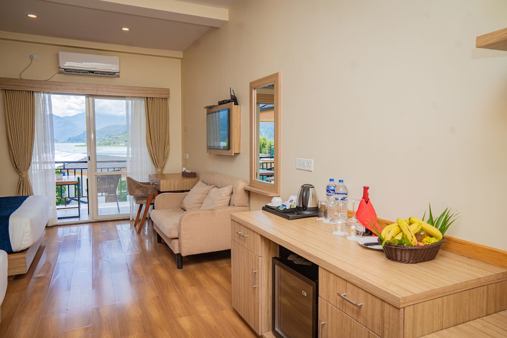 Suite - Photo 5